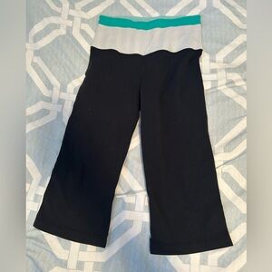 Women Lululemon Capri Black Wide-Leg with reversible Teal Waistband